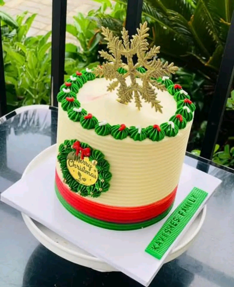 GOLDEN TREE CHRISTMAS CAKE 