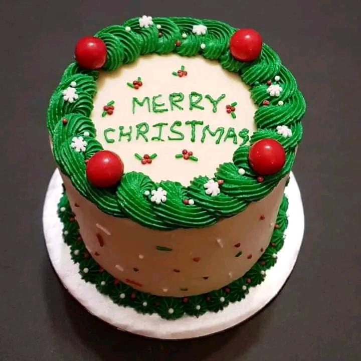 CREAM AND GREEN CHRISTMAS CAKE ....,