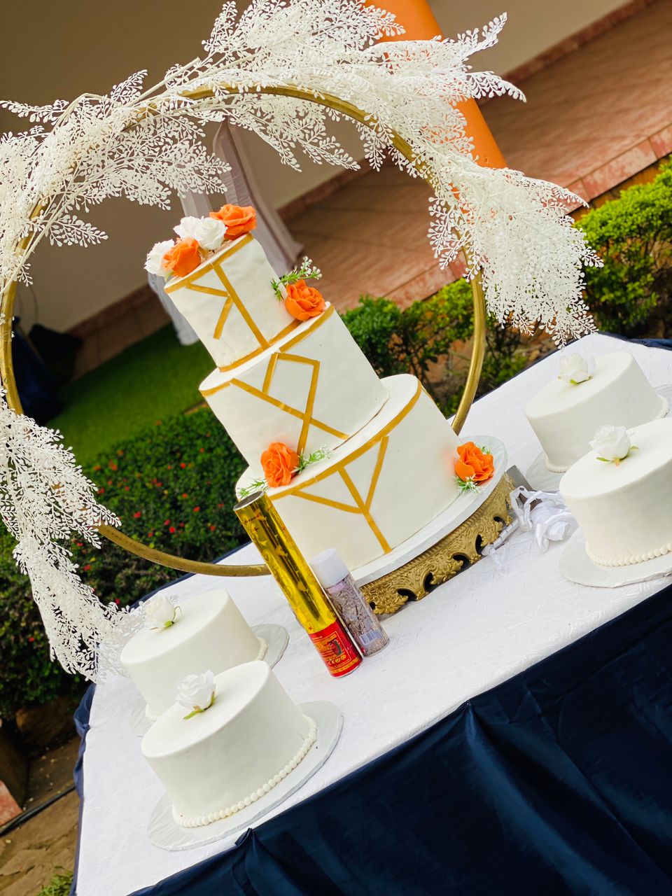 GOLD THEMED WEDDING CAKE 