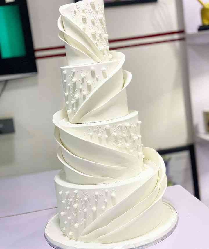 SNOWHITE WEDDING CAKE 