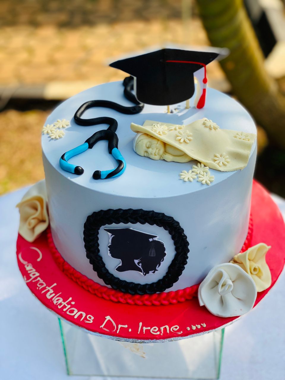 DOCTOR GRADUATION CAKE CUSTOMIZED 