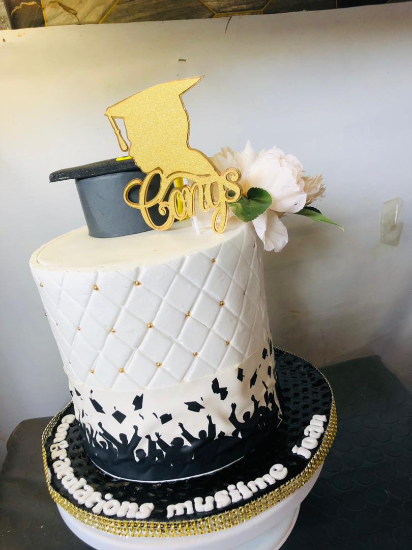 HATS OFF GRADUATION CAKE 