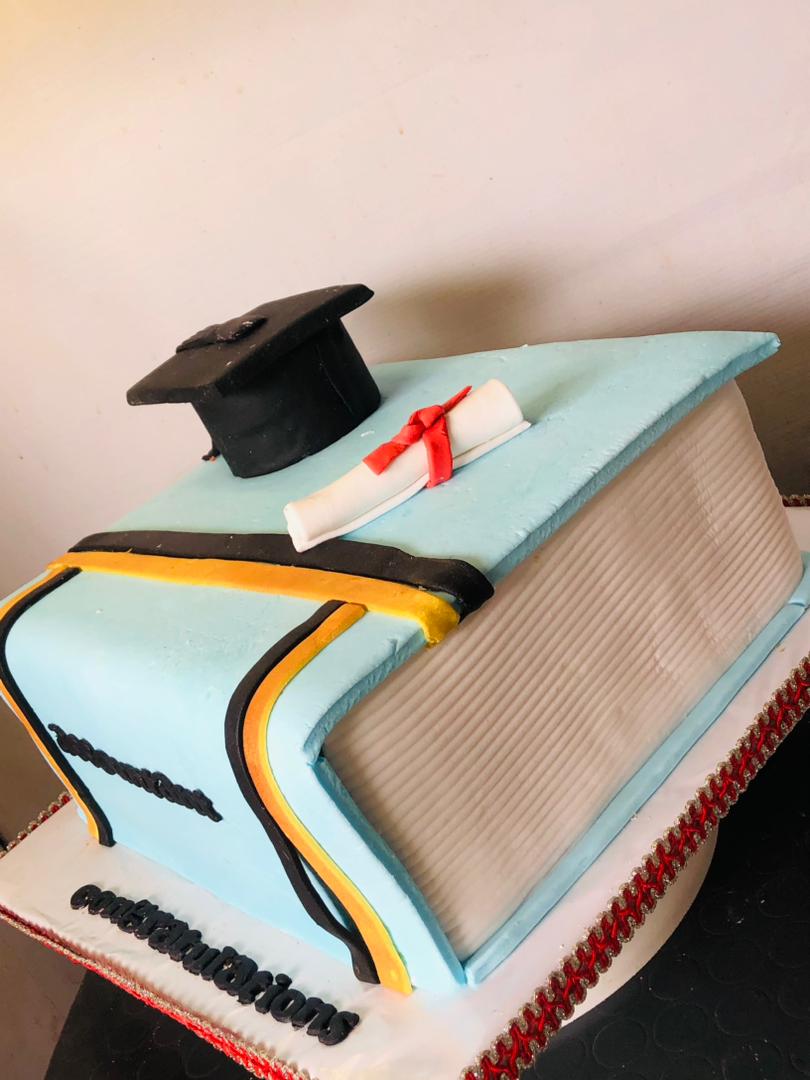 BOOK THEMED GRADUATION FONDANT CAKE 52