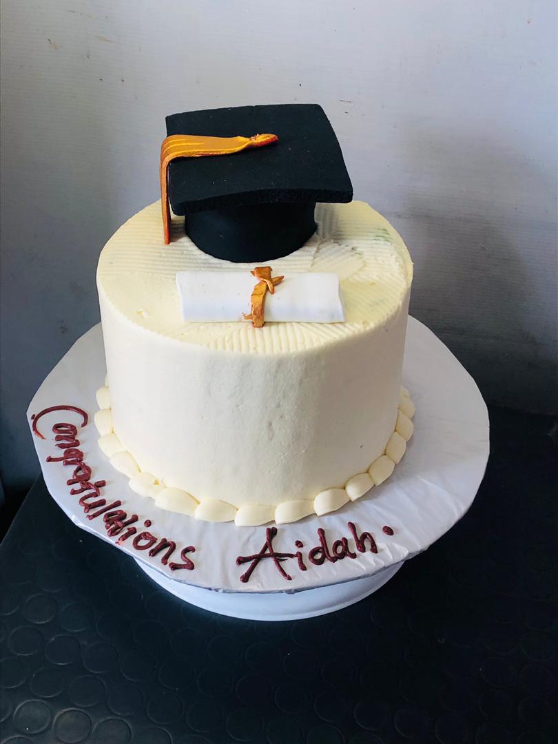 CREAMY GRADUATION CAKE