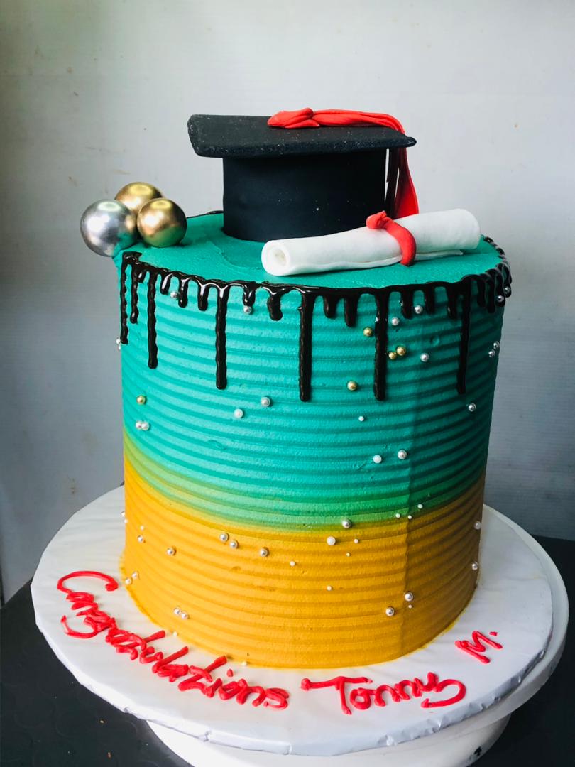 GOLD GREEN GRADUATION CAKE 