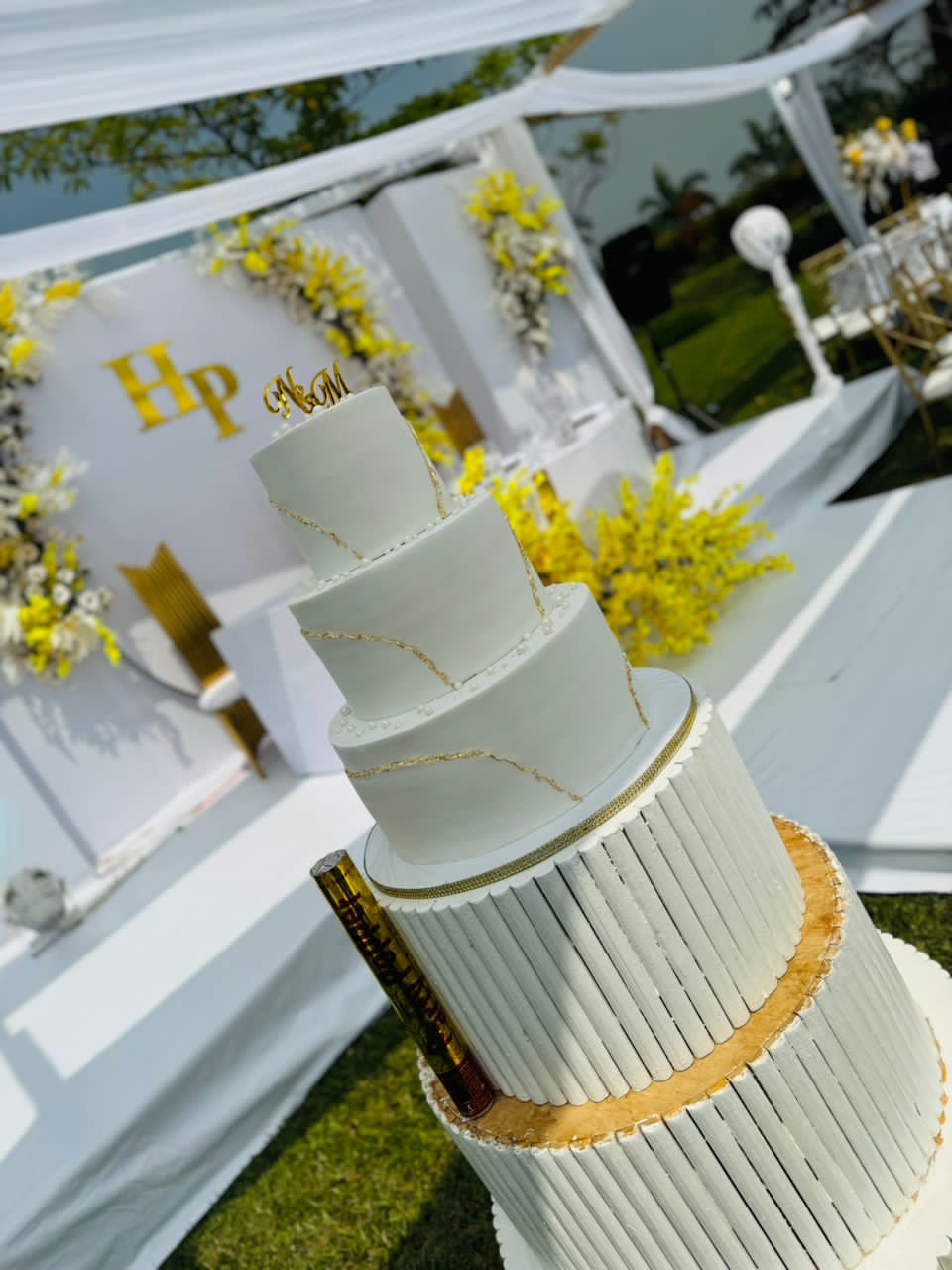 N & M WEDDING CAKE 