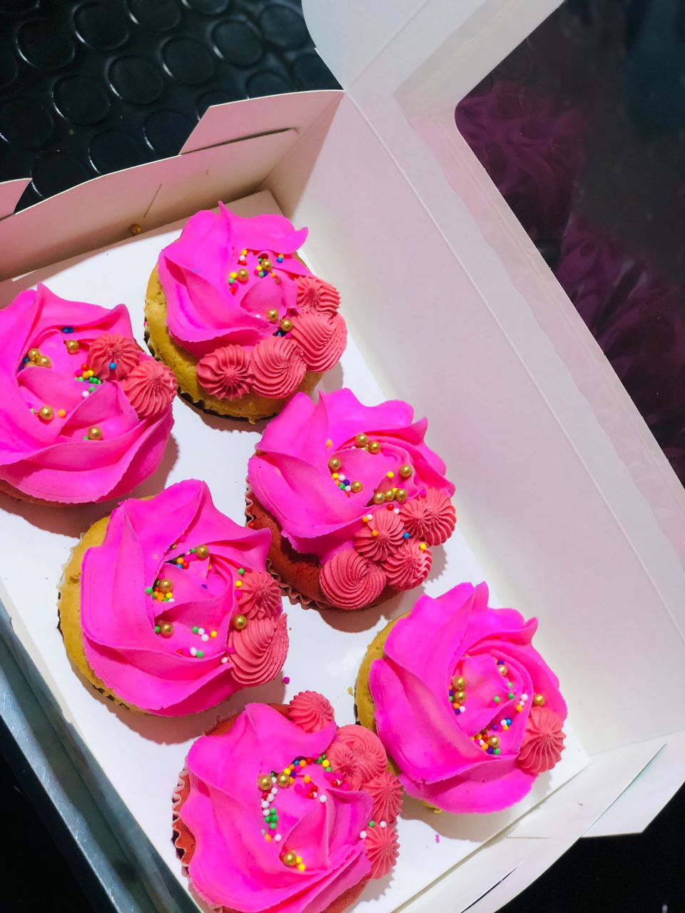 PINK YUMMY CUPCAKES...