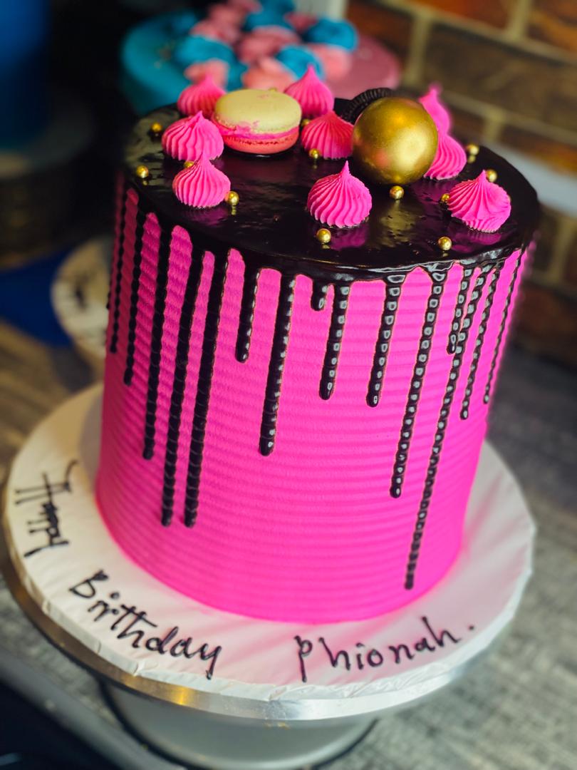 PINK DRIPPING CAKE 