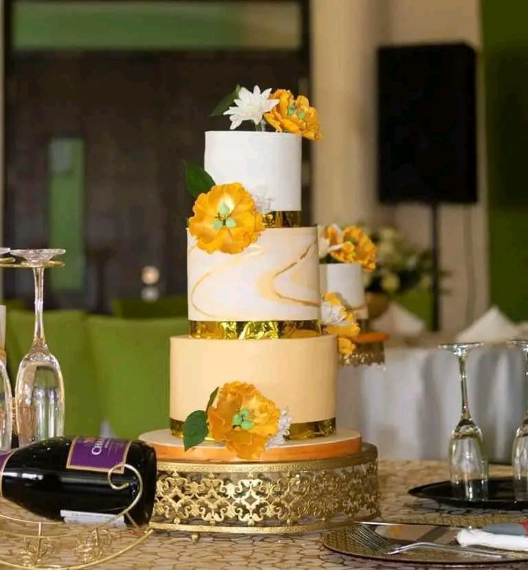 GOLDEN MARBLE WEDDING CAKE 