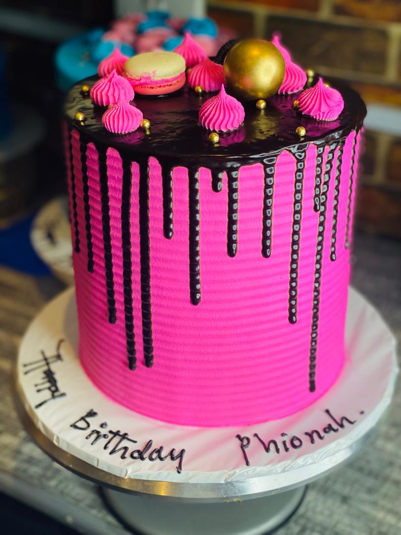 PHIZ PINK CAKE WITH CHOCOLATE DRIPPING 