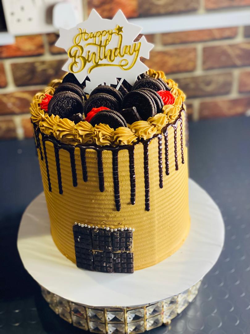 CHOCOLATE DRIPPING BEAUTIFUL BIRTHDAY CAKE