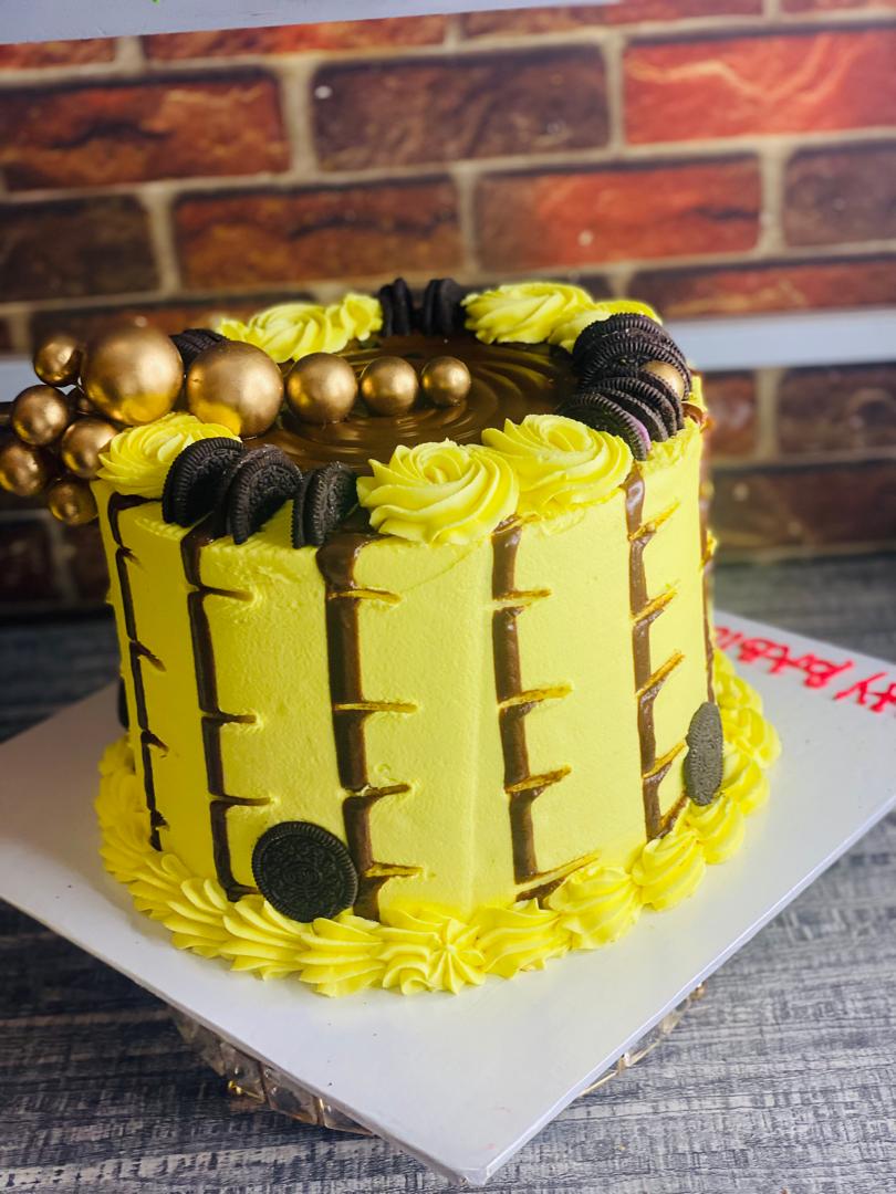 BEE COLOR BIRTHDAY CAKE 