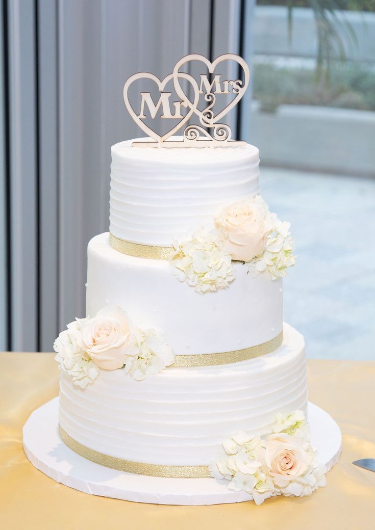 SNOW FROZEN WEDDING CAKE 