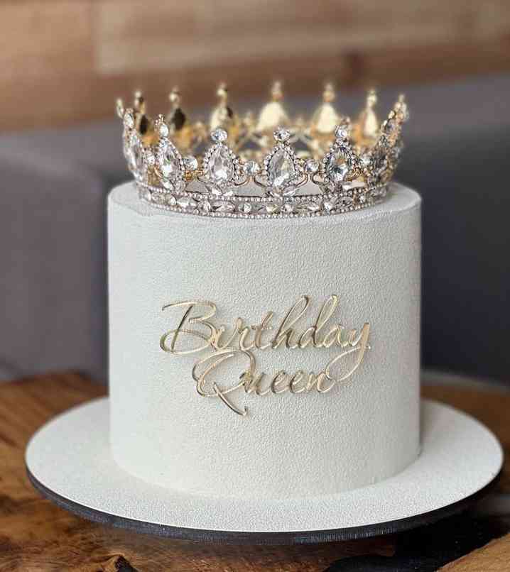 WHITE BIRTHDAY QUEEN CAKE 