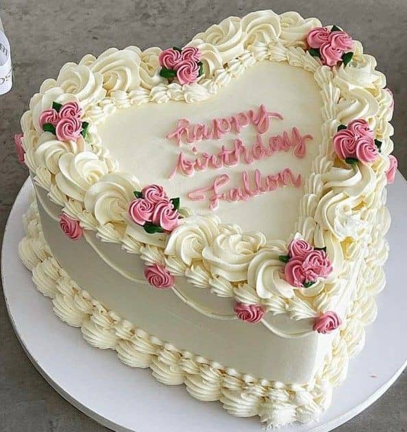 PEACH AND CREAM FLORAL HEART CAKE 