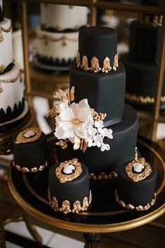 BLACK & GOLD THEMED WEDDING 