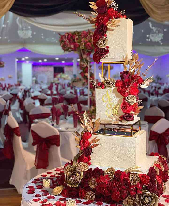 SQUARE 3 TIER WEDDING CAKE 