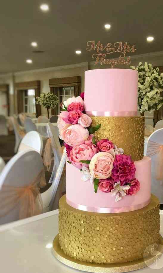 BEAUTIFUL WEDDING CAKE I
