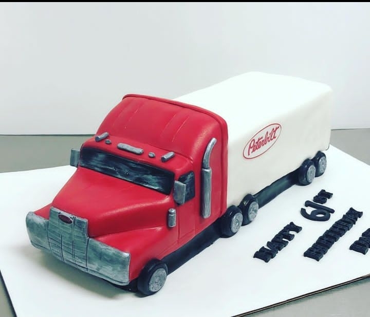 TRAILER RED CREAM BIRTHDAY CAKE 