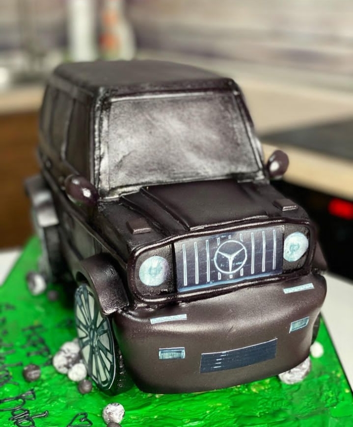 GATEWAY CAR CAKE