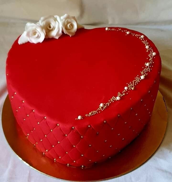 FULL RED HEART CAKE