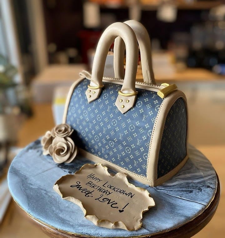 LV BAG CAKE 