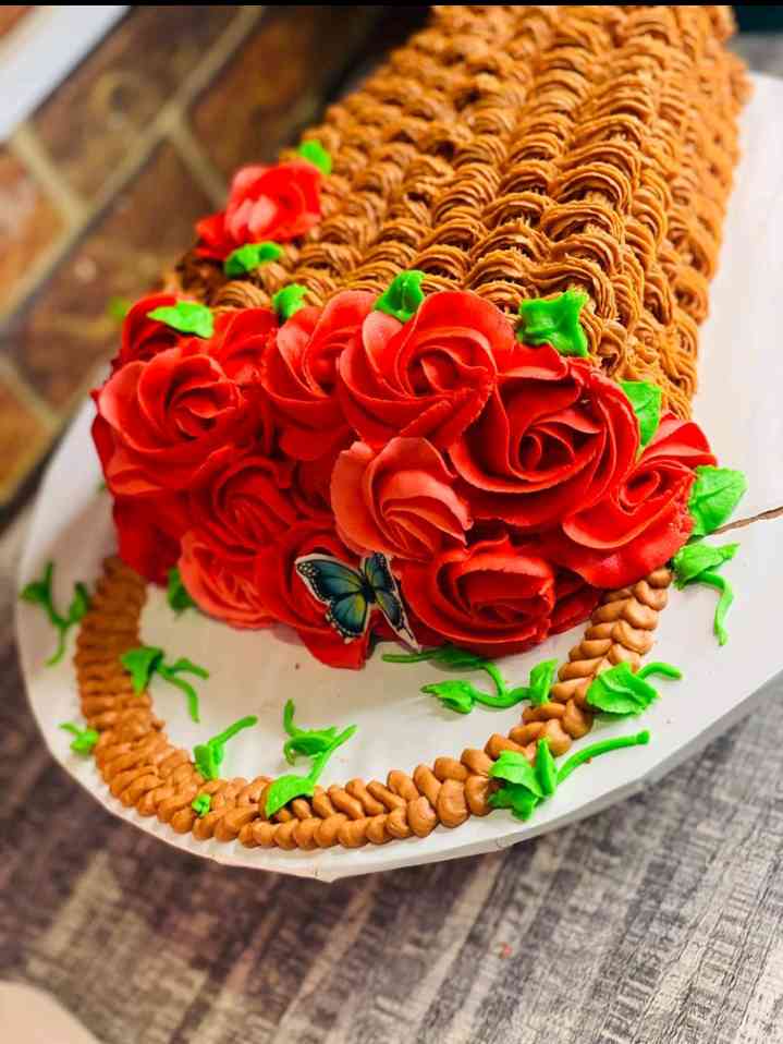 BASKET CAKE WITH FLOWERS 