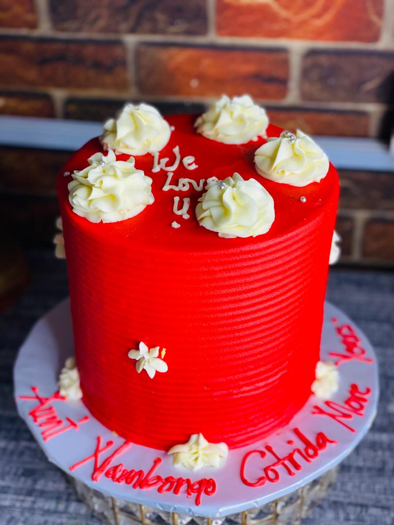 RED AND CREAM CAKE 