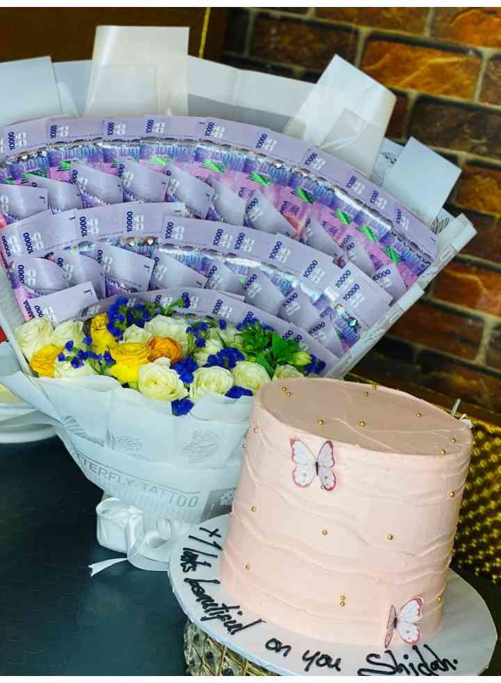 EXQUISITE MONEY FLOWER AND CAKE