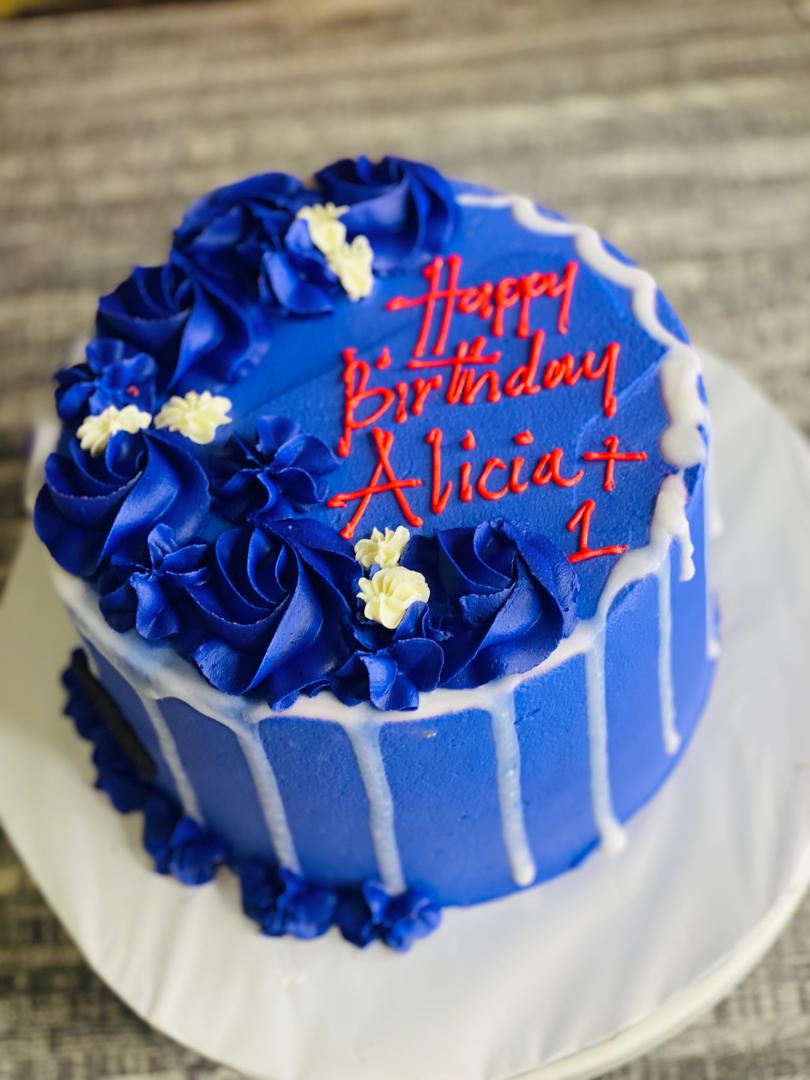 BLUE WHITE DRIPPING CAKE