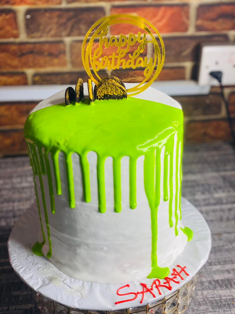 LIGHT GREEN CREAM DRIPPING CAKE