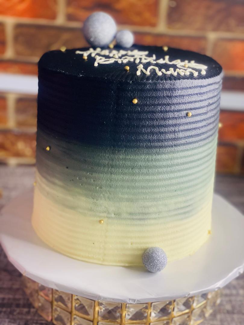 BLACK SHINEY CAKE