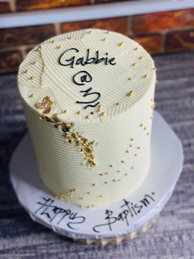 CREAM GOLDEN DUST BIRTHDAY CAKE 