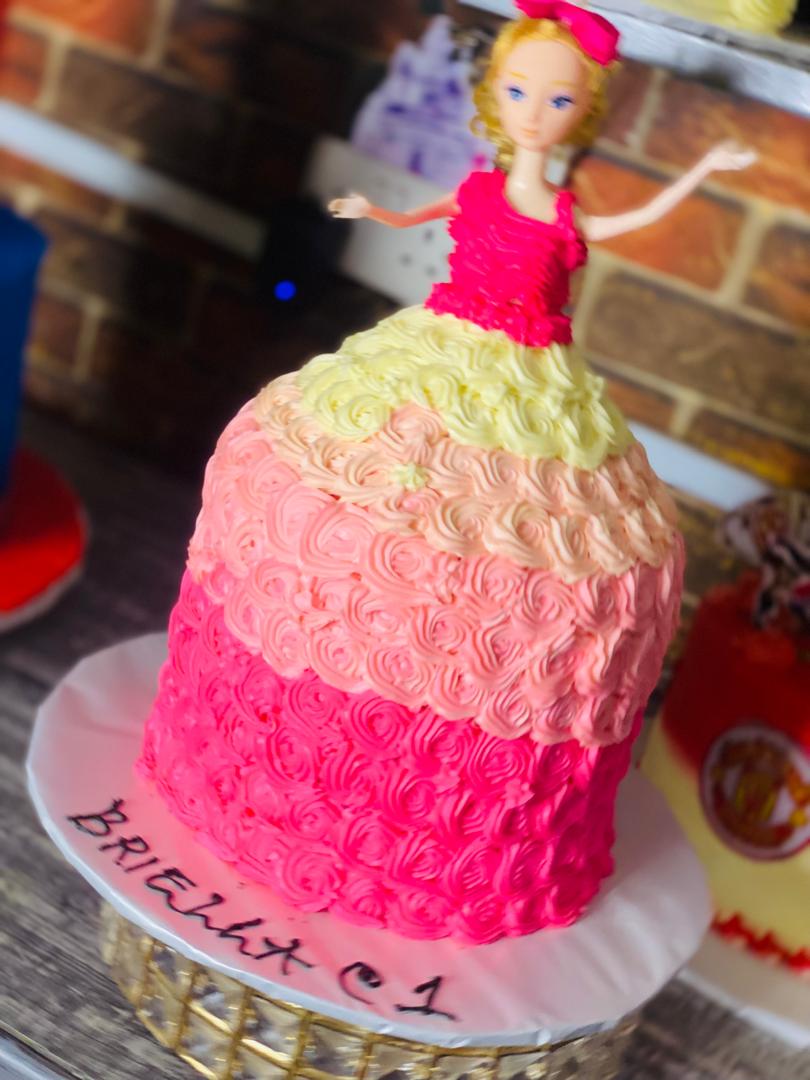 DOLL BIRTHDAY PINK CAKE 