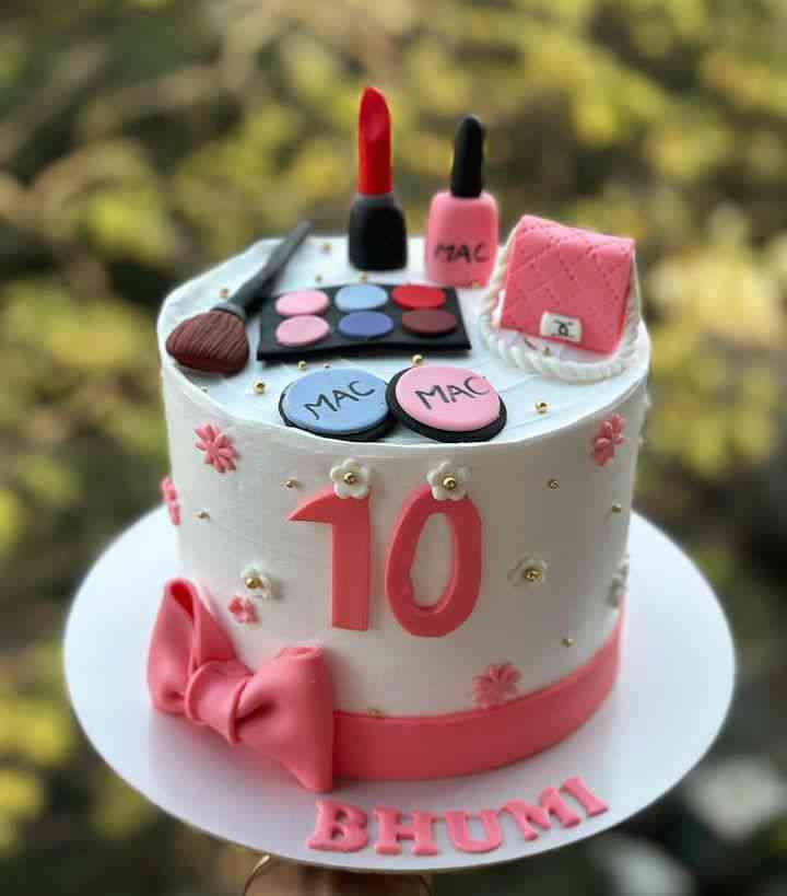 MAKE-UP THEME CAKE