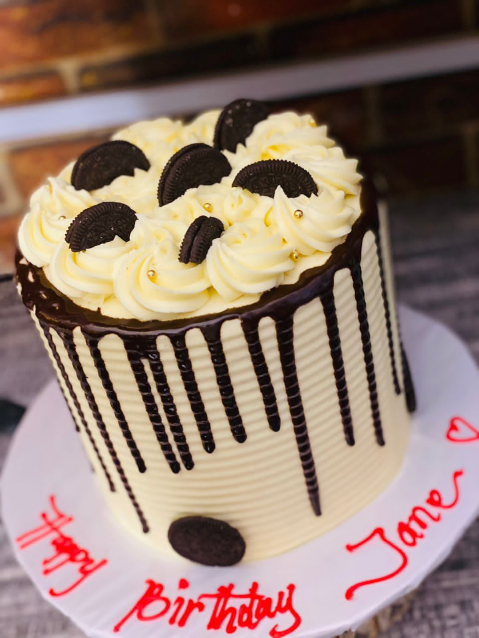 OREO DRIPPING CREAM CAKE