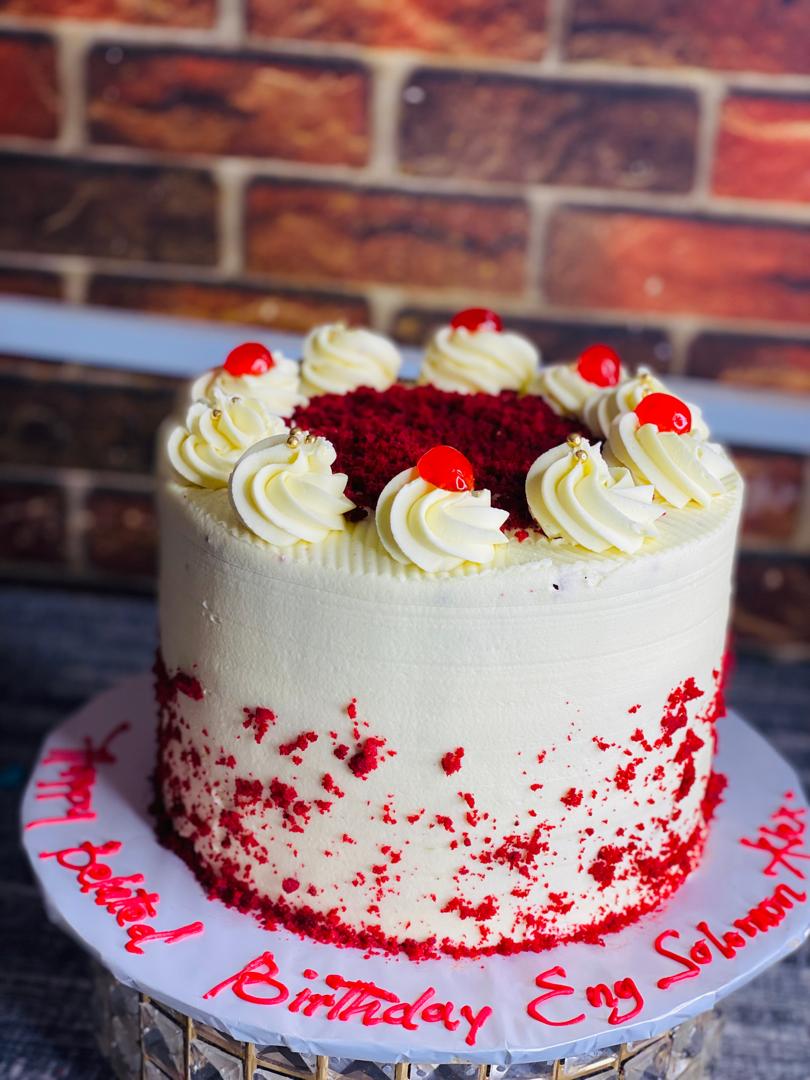 RED VELVET MUNCHY CAKE