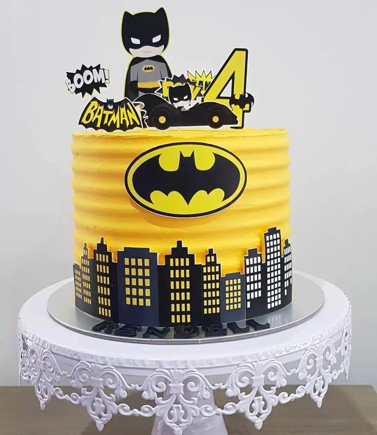 BATMAN YELLOWISH BIRTHDAY CAKE