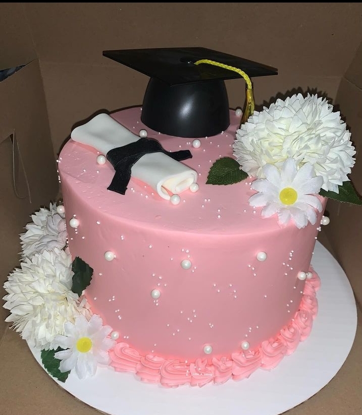 PINK FLOWER GRADUATION CAKE 