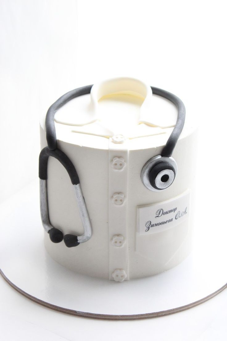 DOCTORS SUIT GRADUATION CAKE 