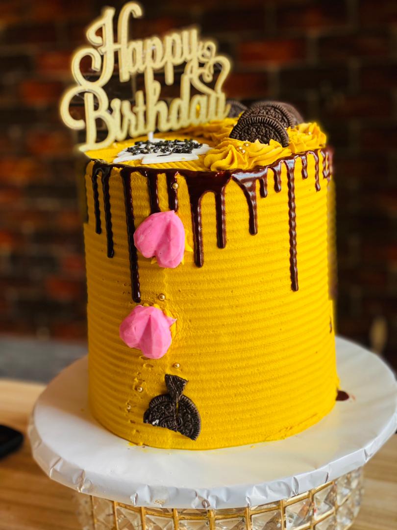 CHOCOLATE DRIPPED GOLD CAKE