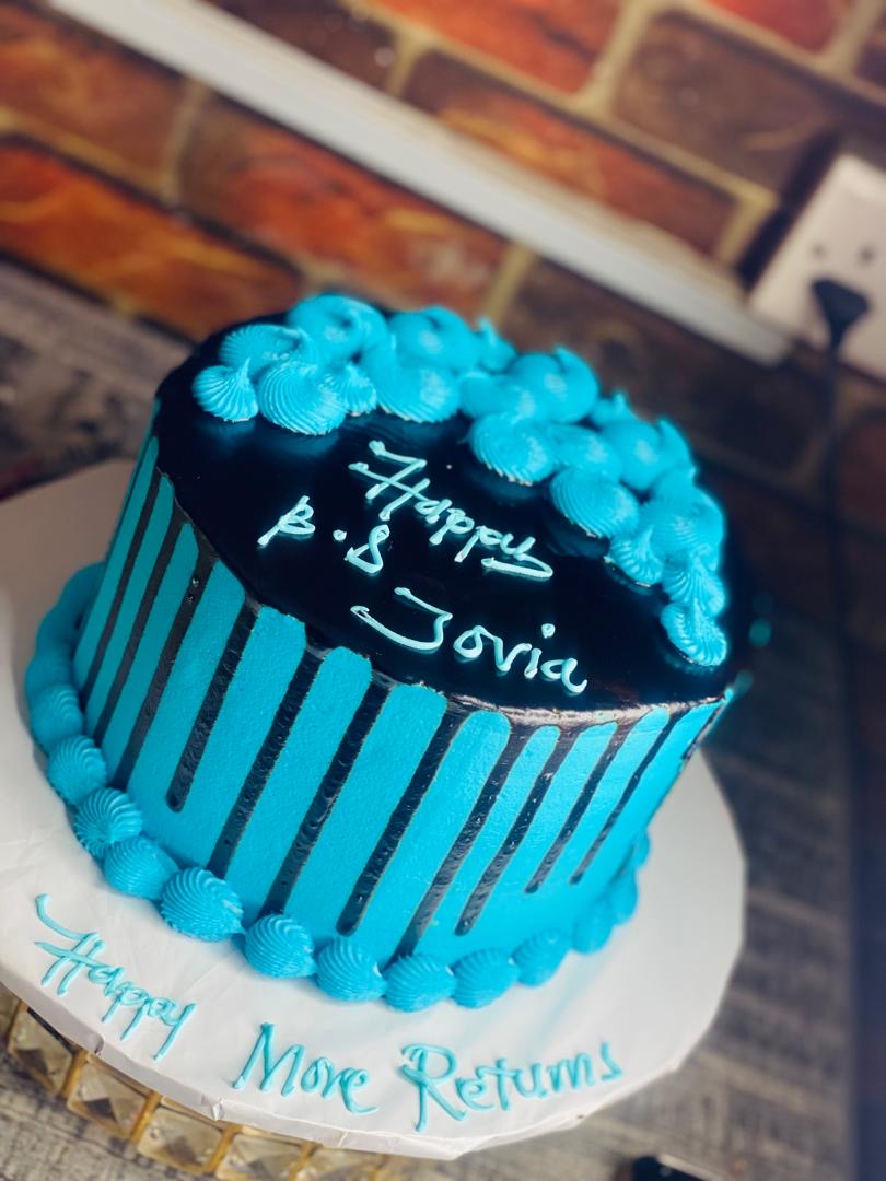 SKY BLUE DRIP CAKE 