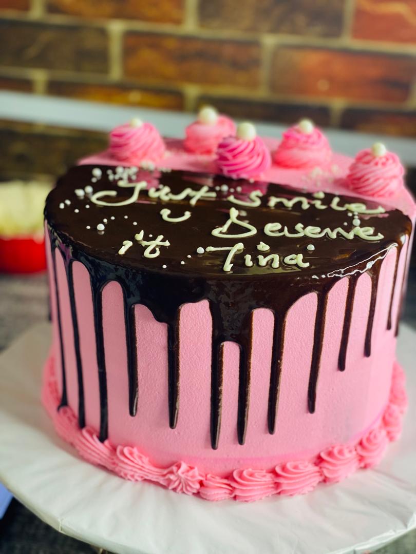 ROUND PINK HALF DRIPPED CAKE 