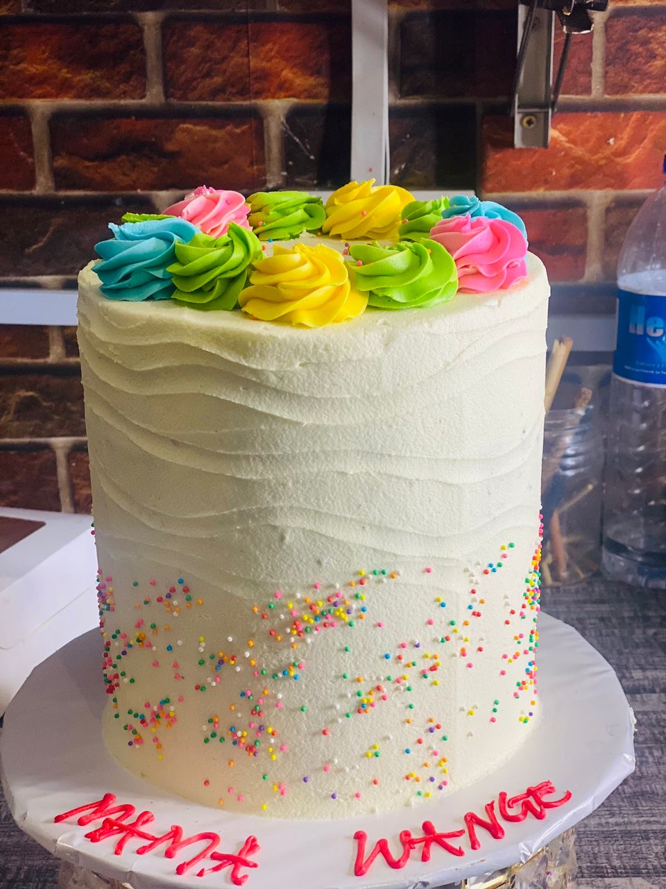 CREAMY DESIGNED CAKE 