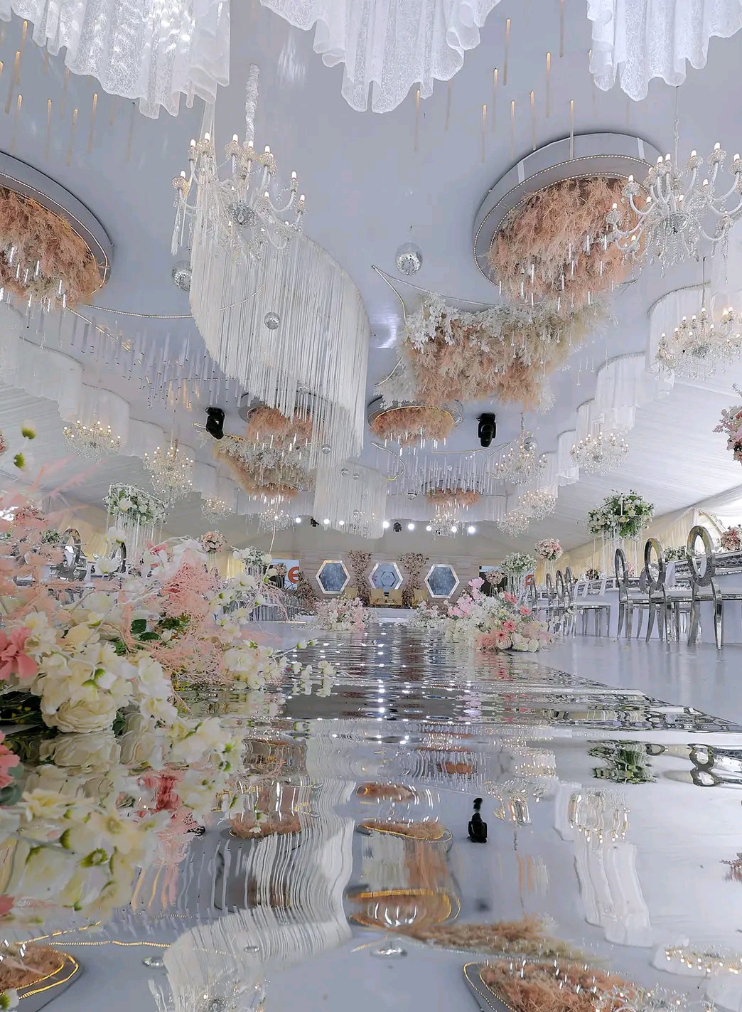 luxurious wedding decoration