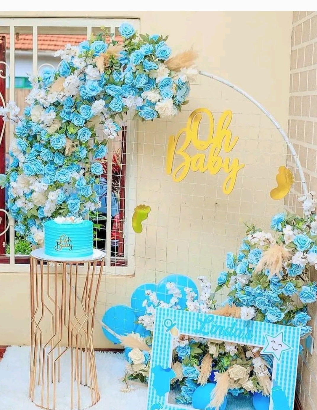 simple baby shower photo booth 