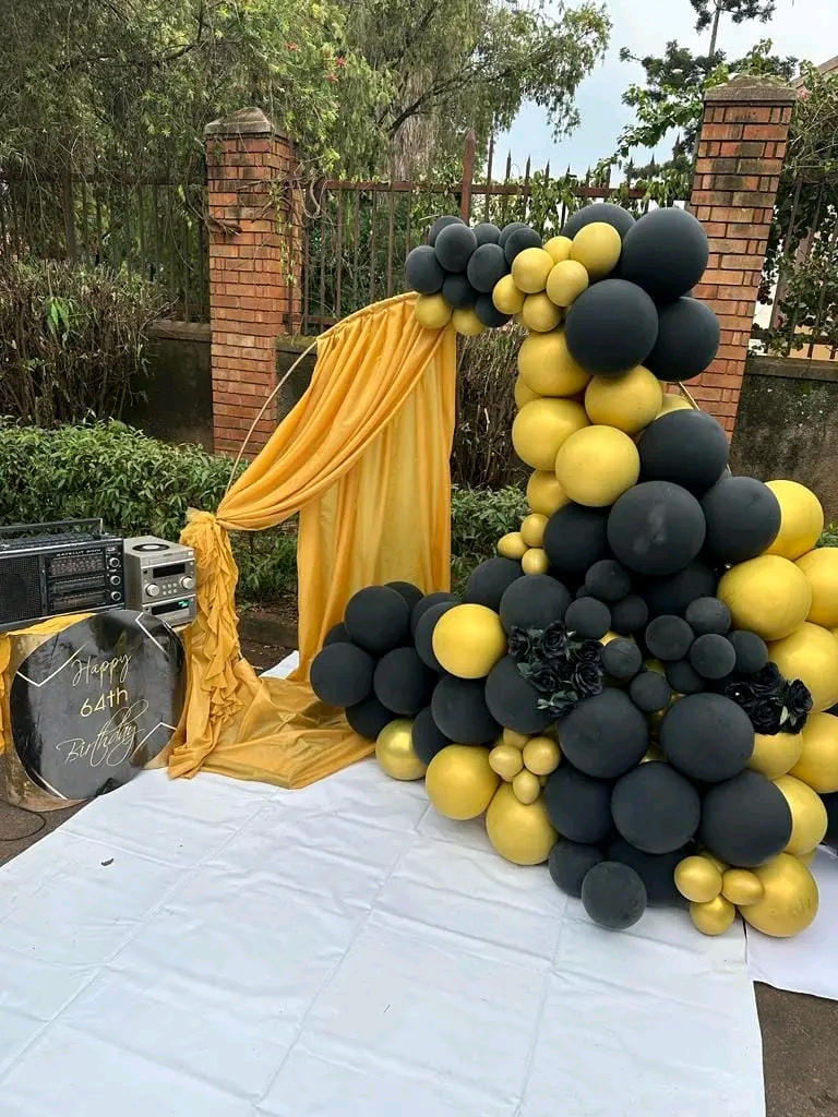 yellow and gold blended photo booth 