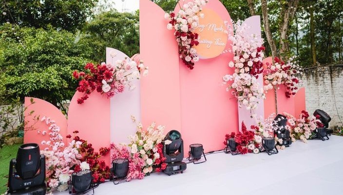 pink floral photo booth 