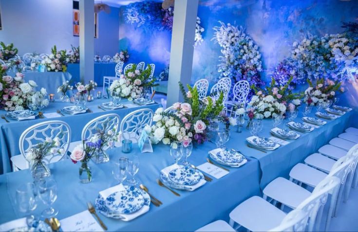 blue theme table setting 