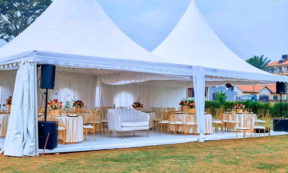 100 seater tent 